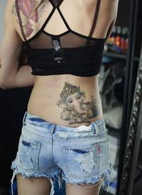 女孩子腰部精美时尚的六芒星纹身图案_腰部纹身图案大全_纹身图吧