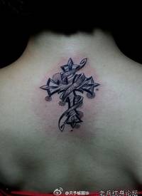 彩色十字架纹身图案纹身图片武汉纹身培训学_十字架纹身图案大全_纹身图吧