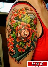 黑色背景红色玫瑰花的大花臂纹身_花臂纹身图案大全_纹身图吧