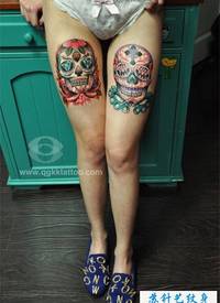 腿部漂亮的彩色骷髅纹身图案_骷髅纹身图案大全_纹身图吧