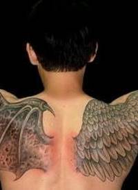 一半天使一半恶魔的翅膀纹身图案_天使纹身图案大全_纹身图吧